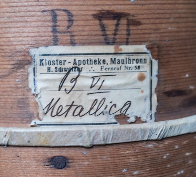 Datei:GHV Apotheke-Sieb-6B-AufkleberTel58-2.jpeg