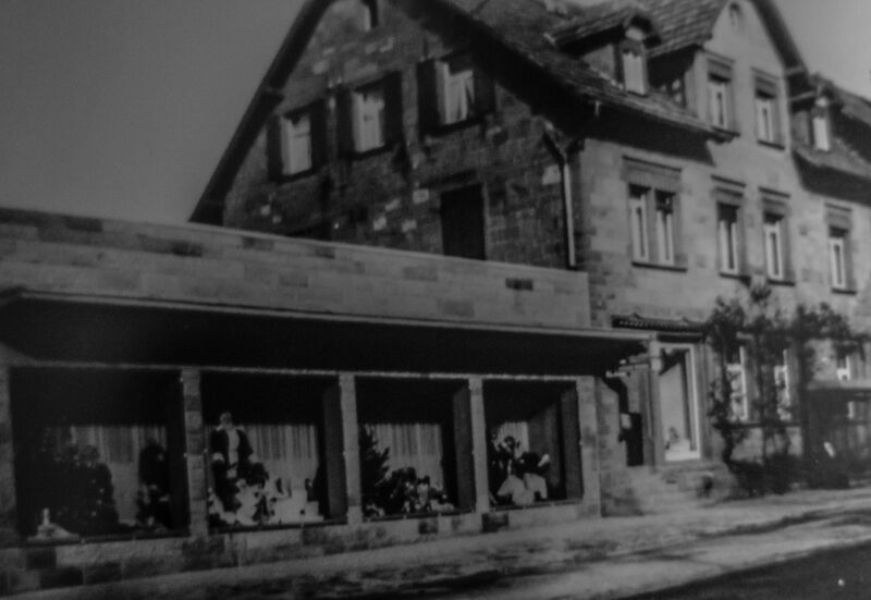 Datei:GHV Schubladen-Schrank-Druskus-Haus.JPG