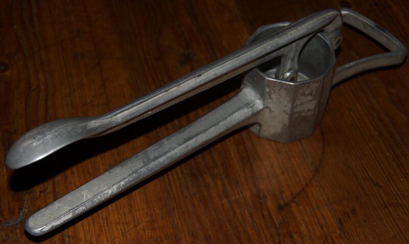 Datei:GHV Spaetzlepresse .jpg