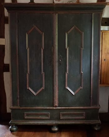 Großer Schrank