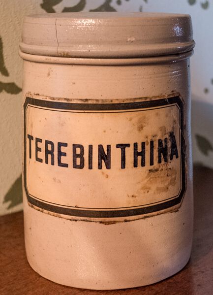 Datei:GHV Apotheke Standgefaess-Steingut-Terebinthina.jpeg