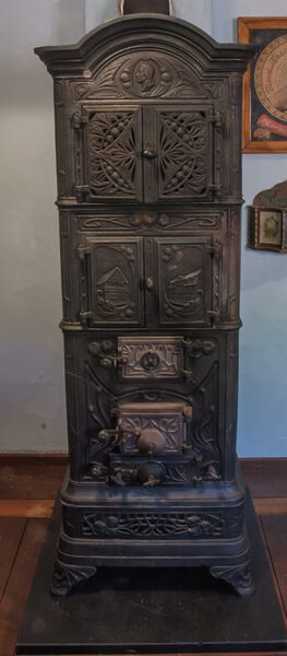 Datei:GHV Gute-Stube SchillerOfen Gesamt-Ansicht.JPG