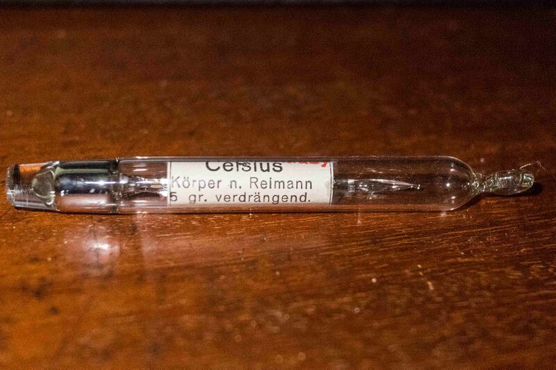 Datei:GHV Apotheke-Analysewaage-Thermometer-Spec.jpeg