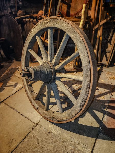 Datei:GHV Wagnerei-Wagenrad-c.jpg