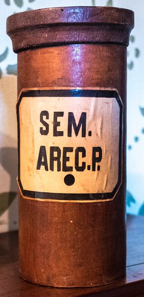 Datei:GHV Apotheke Standgefaess-Holz-SemArecP.jpeg