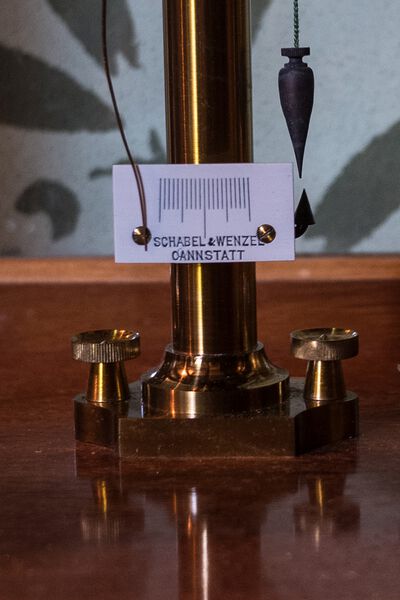 Datei:GHV Apotheke-Analysewaage-Signet.jpeg