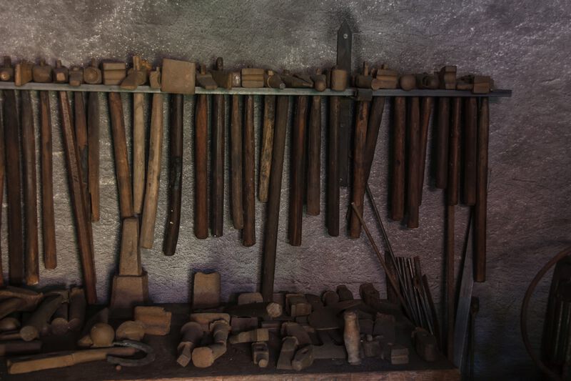 Datei:GHV Schmiede Hämmer.JPG
