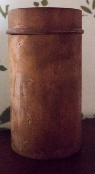 Datei:GHV Apotheke Standgefaess-Holz-Blanko.jpeg